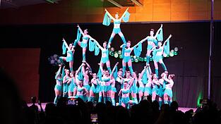 Die VivaGirls and Boys zeigten tolle Hebefiguren.