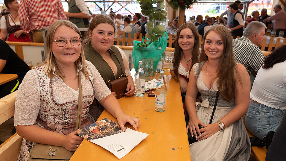 Die Partybilder vom Donnerstag, 17. August 2023, aus dem Festzelt Nothaft. Die Partybilder vom Donnerstag, 17. August 2023, aus dem Festzelt Nothaft.