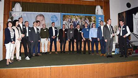 Die Kandidaten f&uuml;r das Amt des B&uuml;rgermeisters und des Gemeinderats stellten sich vor.