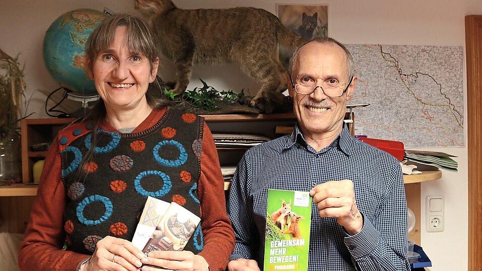 Ute Schödel-Geiger und Robert Kurzmann präsentieren das Jahresprogramm und die Schokolade, die auf einer Veranstaltung eine besondere Rolle spielen wird. Ute Schödel-Geiger und Robert Kurzmann präsentieren das Jahresprogramm und die Schokolade, die auf einer Veranstaltung eine besondere Rolle spielen wird.