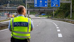 Sieben Stunden lang ging nichts mehr am Grenzübergang. Sieben Stunden lang ging nichts mehr am Grenzübergang.