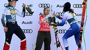 Lara Gut-Behrami (Mitte) und Federica Brignone (rechts) konnten in Garmisch gewinnen.