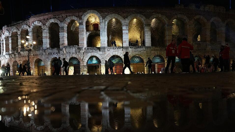 In der geschichtsträchtigen Arena von Verona findet die Schlussfeier statt. In der geschichtsträchtigen Arena von Verona findet die Schlussfeier statt.