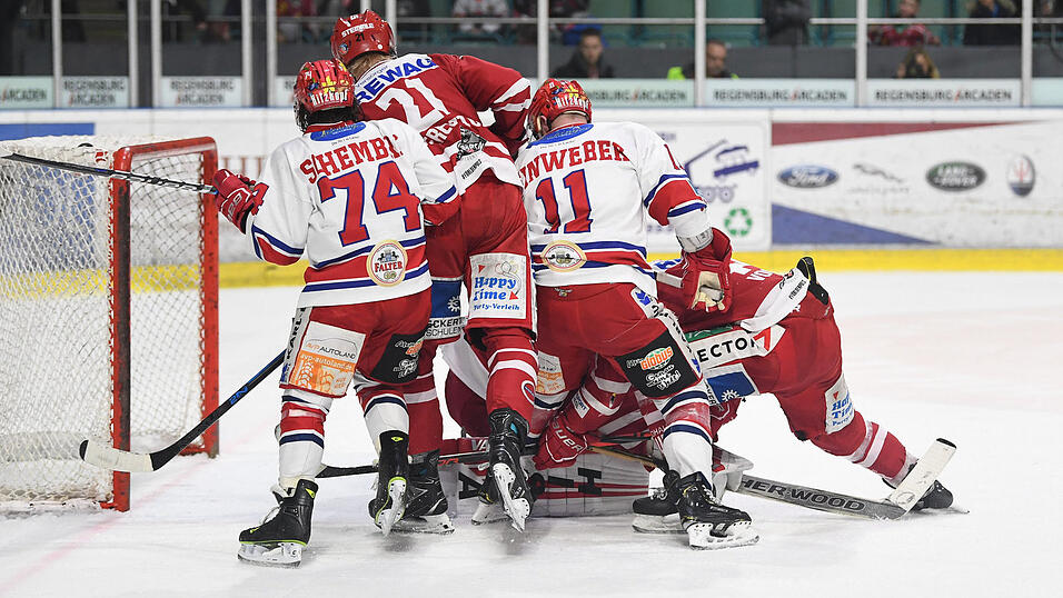 Der Deggendorfer SC hat das ostbayerische Derby bei den Eisbären Regensburg gewonnen. Der Deggendorfer SC hat das ostbayerische Derby bei den Eisbären Regensburg gewonnen.