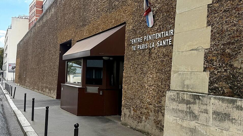 Sarkozy muss sich am Dienstagmorgen zum Haftantritt melden (Archivbild).