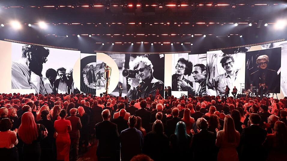 Wim Wenders wurde beim Deutschen Filmpreis mit dem Ehrenpreis ausgezeichnet (Archivbild). Wim Wenders wurde beim Deutschen Filmpreis mit dem Ehrenpreis ausgezeichnet (Archivbild).