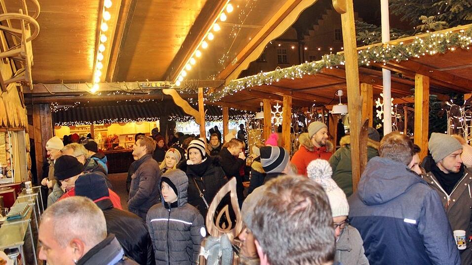Der traditionelle Christkindlmarkt in Landshut z&auml;hlt zweifelsfrei zu den sch&ouml;nsten Bayerns. Daher pilgerten auch am Samstag, 15. Dezember, wieder etliche Besucher aus Nah und Fern zur Freyung.