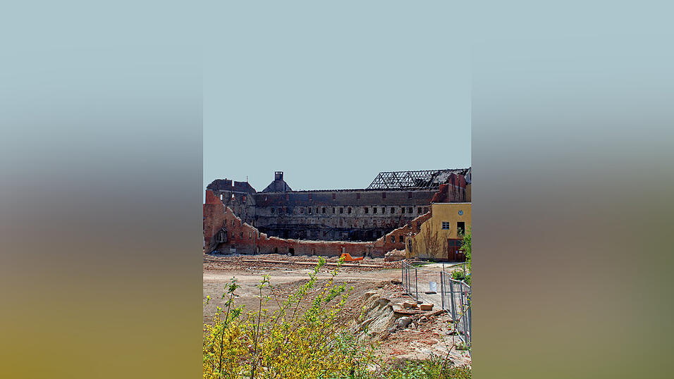 Fotos zwei Tage nach dem Großbrand, aufgenommen von Susanne Raith. Fotos zwei Tage nach dem Großbrand, aufgenommen von Susanne Raith.