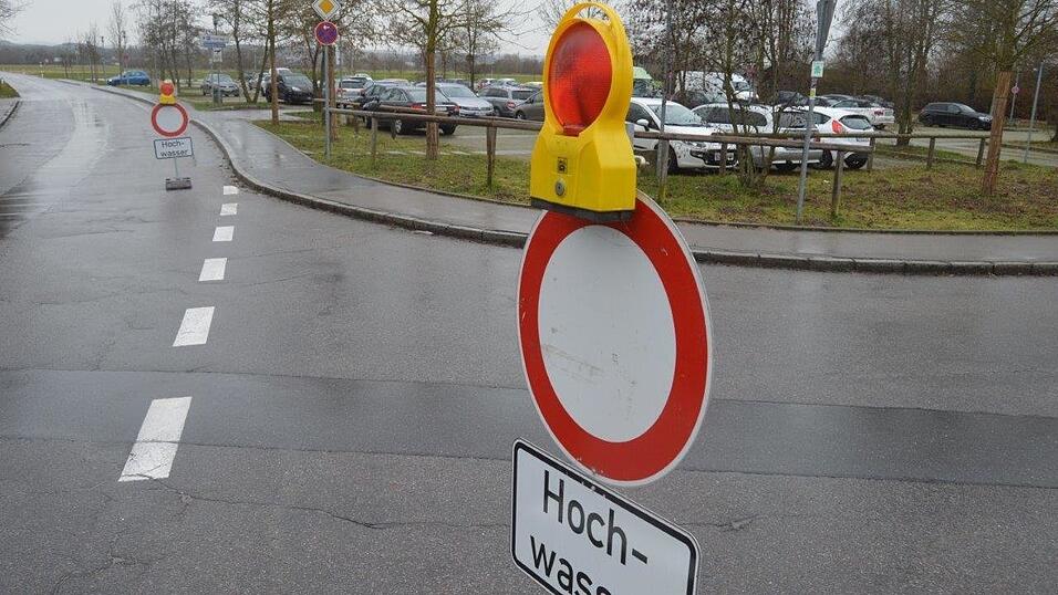 Auch der Regen bei Cham steigt &uuml;ber die Ufer.