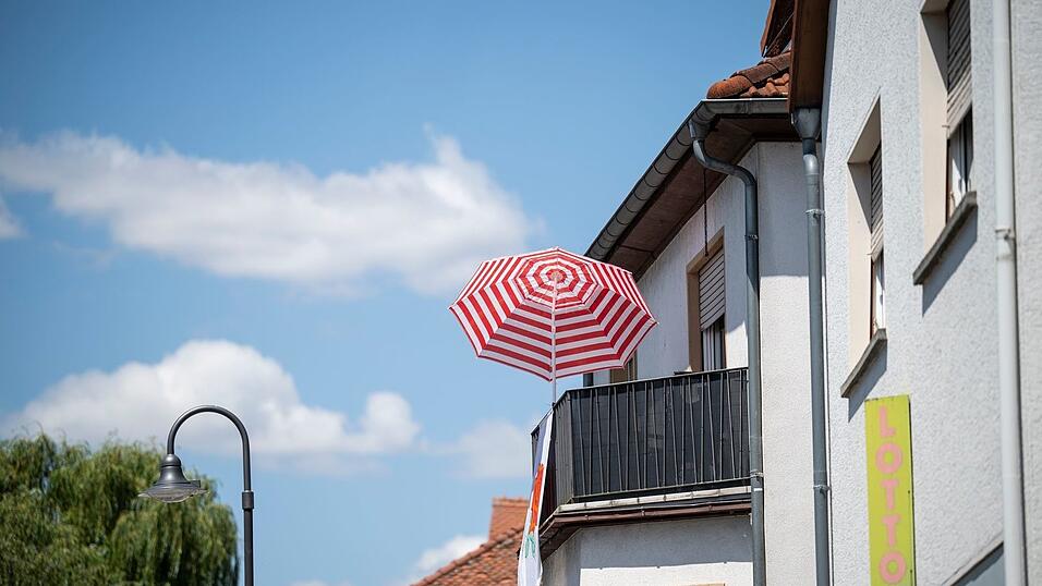 Sonnenschutz ist auch in den kommenden Tagen nötig. (Symbolbild) Sonnenschutz ist auch in den kommenden Tagen nötig. (Symbolbild)