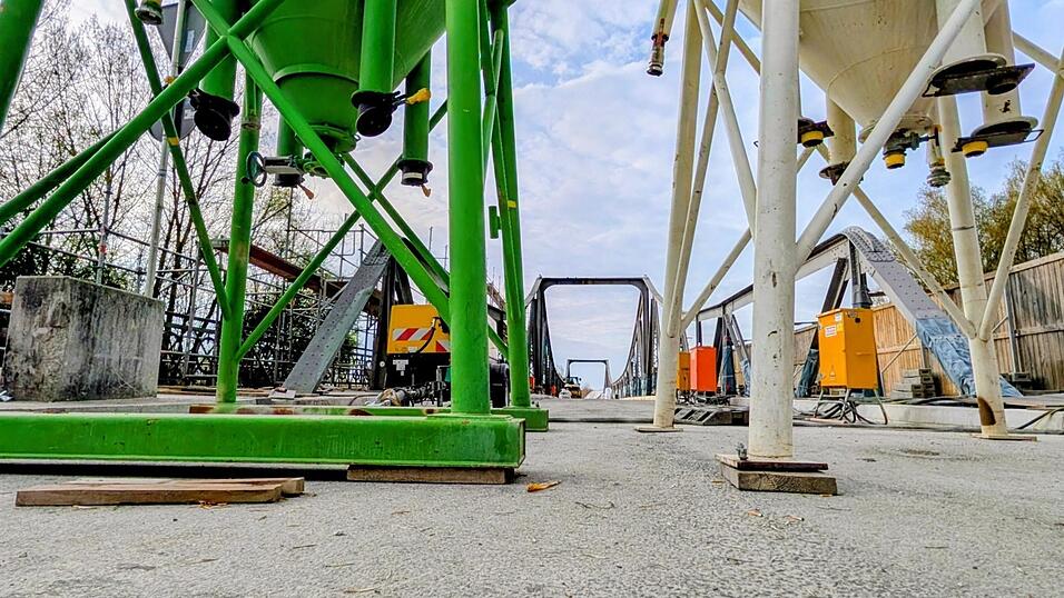 &bdquo;Weitere, vorher nicht erkennbare Sch&auml;den&ldquo; sind laut Verkehrsministerium an der Landauer Isarbr&uuml;cke aufgetaucht.