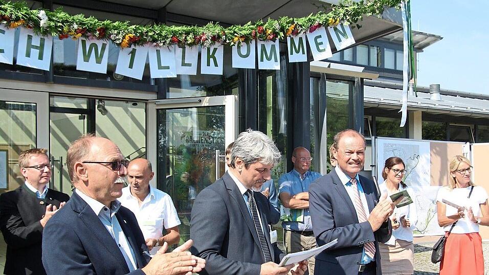 Im Juli 2018 empfingen die Further die Landesgartenschau-Jury. F&uuml;r Michael M&uuml;hlbauer (Dritter von rechts) war dies bereits ein wichtiger Meilenstein. Bis zur Entscheidung drei Wochen sp&auml;ter war es aber noch ein hartes Ringen.