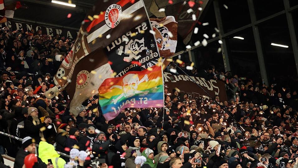 Die Fans des FC St. Pauli gelten in gesellschaftspolitischen Fragen als progressiv. (Archivbild)