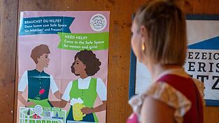 Der «Safe Space» wirbt unter anderem mit Plakaten und Flyern (Archivbild).