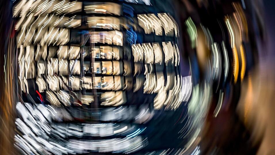 Viele M&uuml;tter w&uuml;rden bei besseren M&ouml;glichkeiten l&auml;nger arbeiten. (Illustration)