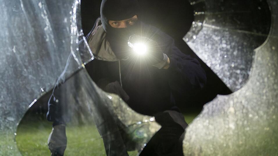 Der oder die Täter verschaffen sich in der Regel nachts und an Werktagen Zugang zu Häusern und Wohnungen. (Symbolbild) Der oder die Täter verschaffen sich in der Regel nachts und an Werktagen Zugang zu Häusern und Wohnungen. (Symbolbild)