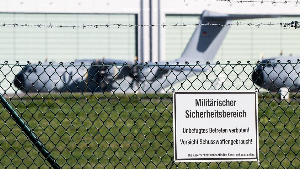 In der Nähe des Luftwaffen-Stützpunkts Wunstorf wurde mitte September eine Drohne gefunden. (Archivbild) In der Nähe des Luftwaffen-Stützpunkts Wunstorf wurde mitte September eine Drohne gefunden. (Archivbild)