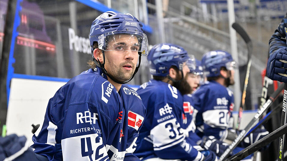 Einstimmung auf die neue Eishockey-Saison: Die Straubing Tigers beim Training.