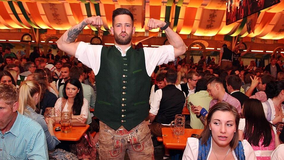 Die Fr&uuml;hjahrsdult 2017 in Landshut neigt sich dem Ende entgegen. Grund genug, noch einmal richtig in den Bierzelten zu feiern - abgerundet vom traditionellen Feuerwerk.