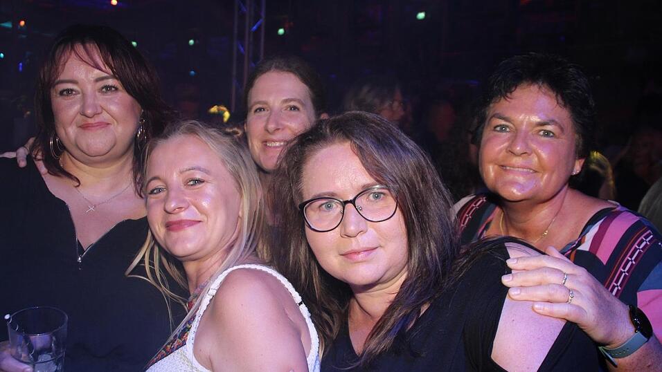 Mit Musik, Getränken und guter Gesellschaft war es ein Mal mehr ein unvergesslicher Eskara-Abend. Mit Musik, Getränken und guter Gesellschaft war es ein Mal mehr ein unvergesslicher Eskara-Abend.