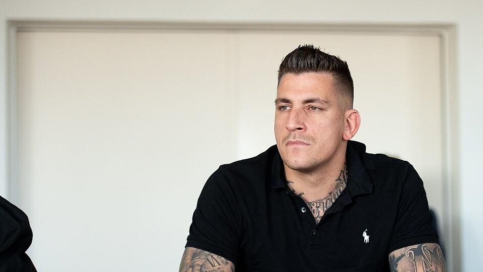 Gzuz, der eigentlich Kristoffer Jonas Klauß heißt, lebt mit seiner Frau und drei Kindern in Halstenbek (Archivbild). Gzuz, der eigentlich Kristoffer Jonas Klauß heißt, lebt mit seiner Frau und drei Kindern in Halstenbek (Archivbild).