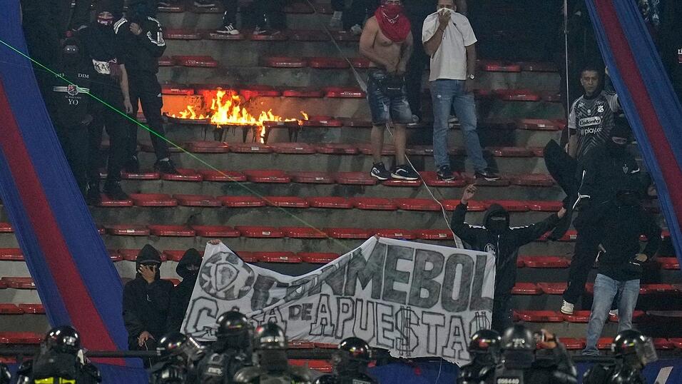 Auch im Stadion gab es Verw&uuml;stungen.