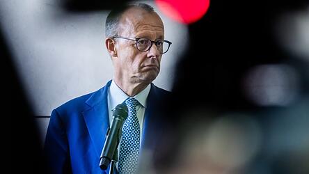 Auf Friedrich Merz wird zukommen, was zuletzt der scheidende Kanzler Olaf Scholz nicht mehr entscheiden wollte: ob und inwieweit sich Deutschland an Friedenstruppen für die Ukraine beteiligt.