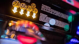 Der 28-Jährige gibt Spielsucht als Grund für seine Betrügereien an.
