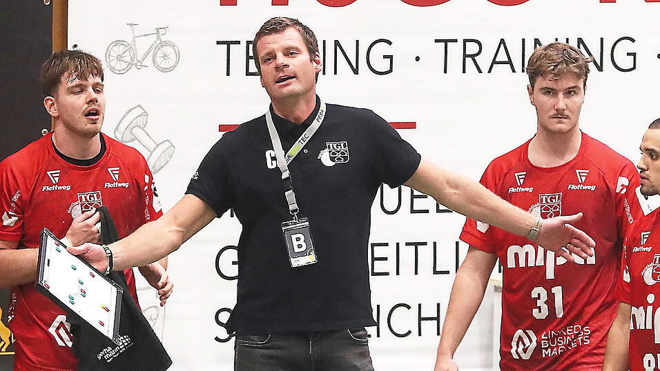 Ein akribischer Arbeiter mit ganz viel Herzblut: Csaba Szücs, einst Bundesliga-Profi und slowakischer Handball-Nationalspieler, lebt und leidet seit vergangenem September als TG-Übungsleiter mit seinen Schützlingen. „Ab dem ersten Tag habe ich mich hier sehr wohl gefühlt und das enorme Potenzial in diesem Verein gesehen, zu dessen Entwicklung ich weiterhin beitragen möchte“, sagt der 37-Jährige. Ein akribischer Arbeiter mit ganz viel Herzblut: Csaba Szücs, einst Bundesliga-Profi und slowakischer Handball-Nationalspieler, lebt und leidet seit vergangenem September als TG-Übungsleiter mit seinen Schützlingen. „Ab dem ersten Tag habe ich mich hier sehr wohl gefühlt und das enorme Potenzial in diesem Verein gesehen, zu dessen Entwicklung ich weiterhin beitragen möchte“, sagt der 37-Jährige.