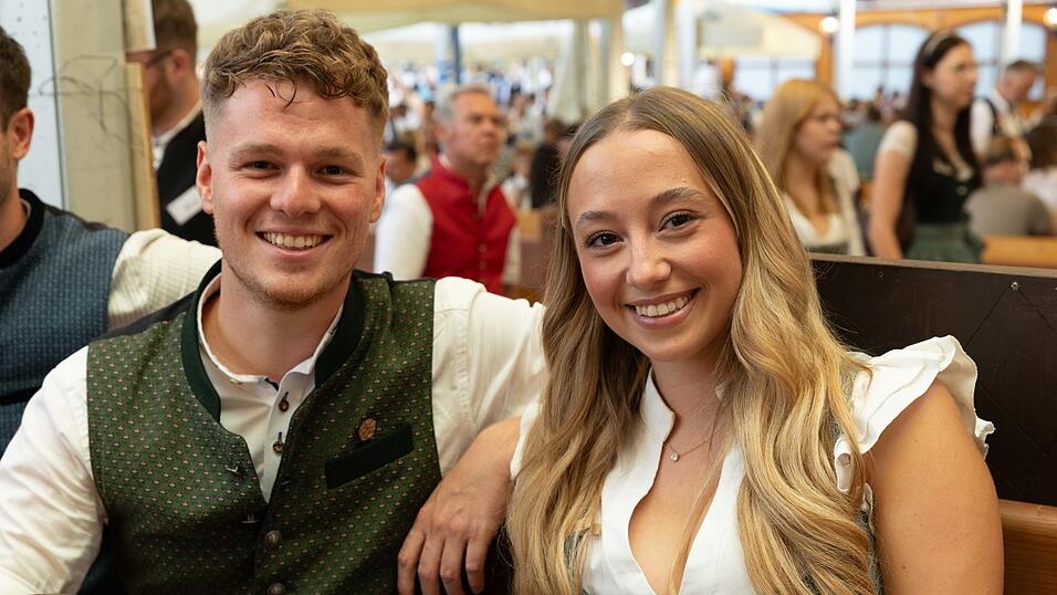 Die Partybilder vom Montag, 10. August, aus dem Festzelt Reisinger. Die Partybilder vom Montag, 10. August, aus dem Festzelt Reisinger.