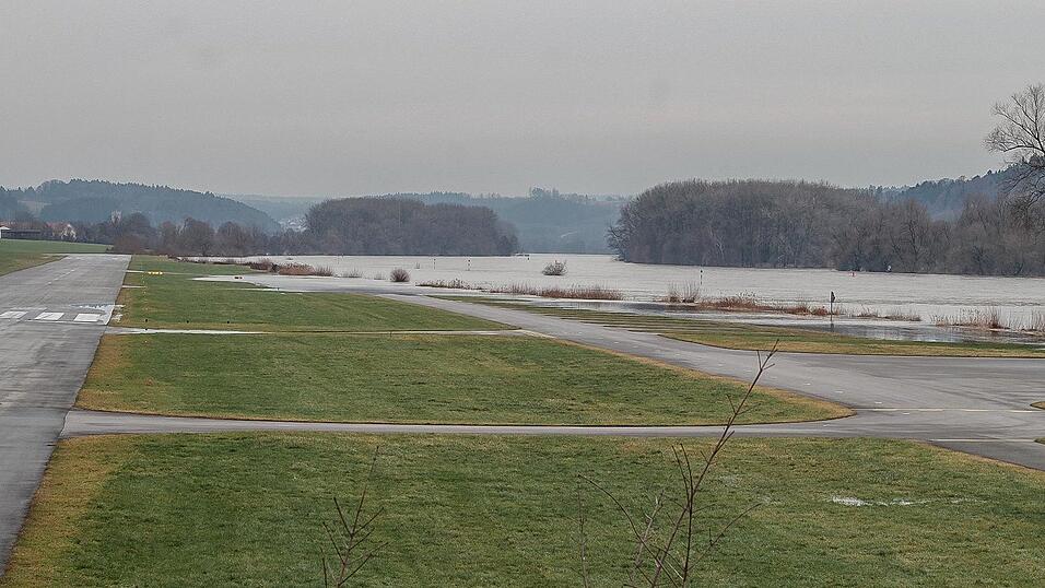 Auch in Vilshofen stieg die Donau &uuml;ber die Ufer.