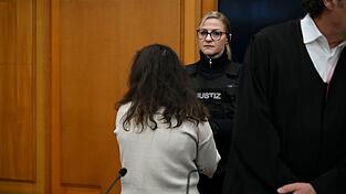 Nach bereits rund einem Dutzend Verhandlungsterminen hat der Prozess gegen die angehende Notfallsanit&auml;terin nun von vorn begonnen.