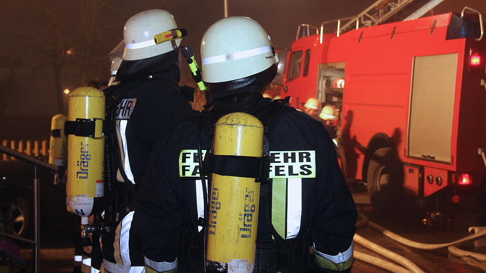 Die Kultdisko Penker in Ascha ist am frühen Mittwochmorgen in Flammen aufgegangen. Die Kultdisko Penker in Ascha ist am frühen Mittwochmorgen in Flammen aufgegangen.