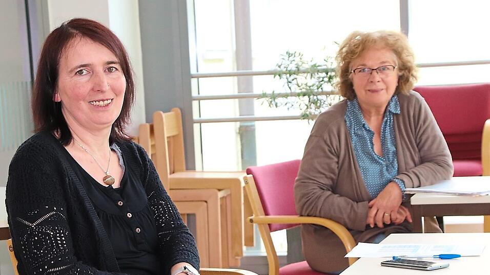 Gabriele Unverdorben (l.) ist Leiterin des Caritas-Frauenhauses und Angelika Hirsch leitet das AWO-Frauenhaus in Landshut. Beide ermutigen von h&auml;uslicher Gewalt betroffene Frauen, sich Hilfe zu suchen.
