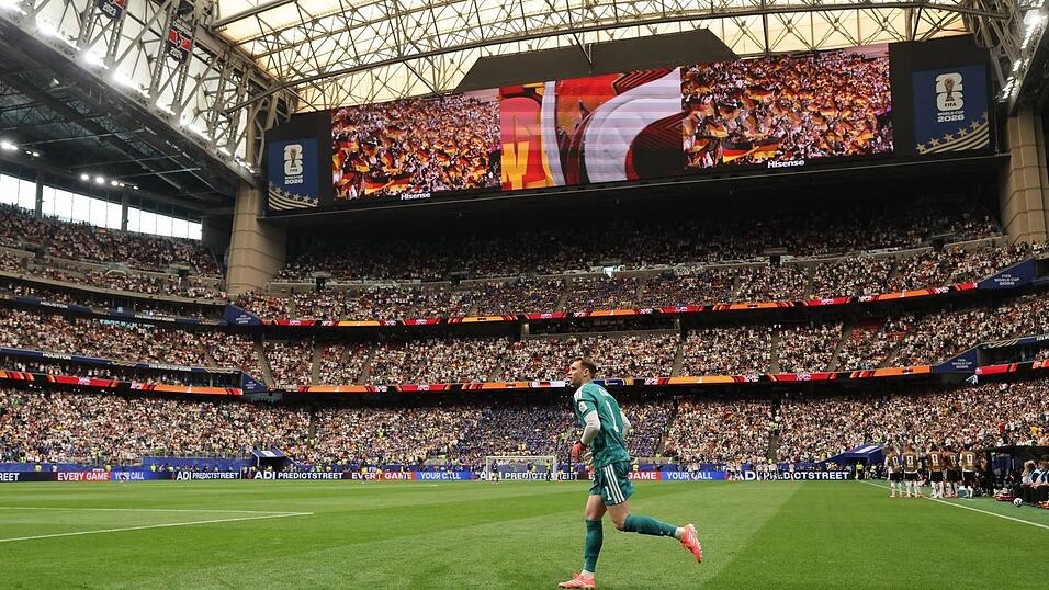Neuer zieht Parallelen zur WM 2014 - als am Ende der Triumph gelang. Neuer zieht Parallelen zur WM 2014 - als am Ende der Triumph gelang.