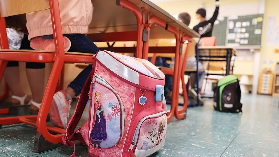 Einhörner, Fußbälle, Drachen oder Prinzessinnen? Neben Ergonomie und Füllkapazität dürfte für Kinder vor allem auch das Design ihrer ersten eigenen Schultasche eine große Rolle spielen. Einhörner, Fußbälle, Drachen oder Prinzessinnen? Neben Ergonomie und Füllkapazität dürfte für Kinder vor allem auch das Design ihrer ersten eigenen Schultasche eine große Rolle spielen.