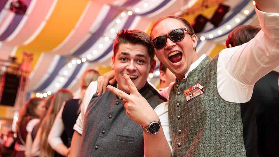 Die Partybilder vom Montag, 18. August, aus dem Festzelt Reisinger. Die Partybilder vom Montag, 18. August, aus dem Festzelt Reisinger.