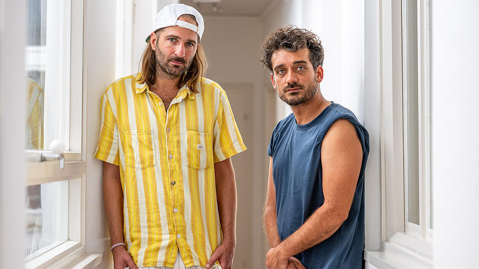 Lef Dutti (r., Fabian Frischmann) und George Urkwell (Michael Huber) von Dicht & Ergreifend Lef Dutti (r., Fabian Frischmann) und George Urkwell (Michael Huber) von Dicht & Ergreifend