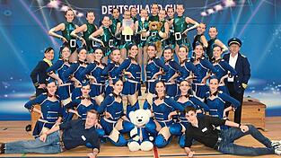 Die beiden Gruppen 'Let's do it' und 'Royal Dancers' sind für den Deutschland-Cup nach Winsen an der Aller in Niedersachsen gereist. Die beiden Gruppen 'Let's do it' und 'Royal Dancers' sind für den Deutschland-Cup nach Winsen an der Aller in Niedersachsen gereist.