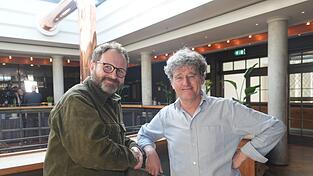 Stefan Betz (l.) und Richard Oehmann schreiben in diesem Jahr wieder das Singspiel. Eine Heldenreise soll es werden. Wer der Held oder die Heldin ist, bleibt noch ein Geheimnis.