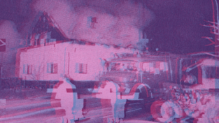 Erst ein Notruf, dann kauern Polizisten im Kugelhagel. Später steht das Haus des Schützen in Flammen.