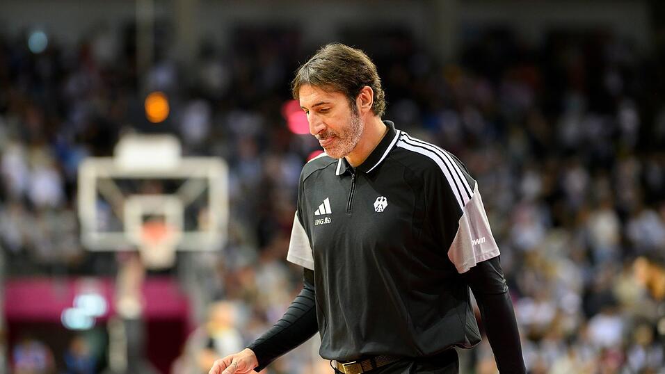 Bundestrainer Alex Mumbrú konnte mit der Leistung seiner Mannschaft zunächst nicht zufrieden sein. Bundestrainer Alex Mumbrú konnte mit der Leistung seiner Mannschaft zunächst nicht zufrieden sein.