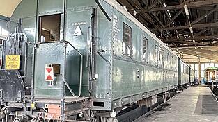 Im Betriebswerk, dem alten Lokschuppen in Landshut, stehen noch mehrere historische Schätze und Einzelstücke, die auf ihre Restaurierung warten. Im Betriebswerk, dem alten Lokschuppen in Landshut, stehen noch mehrere historische Schätze und Einzelstücke, die auf ihre Restaurierung warten.