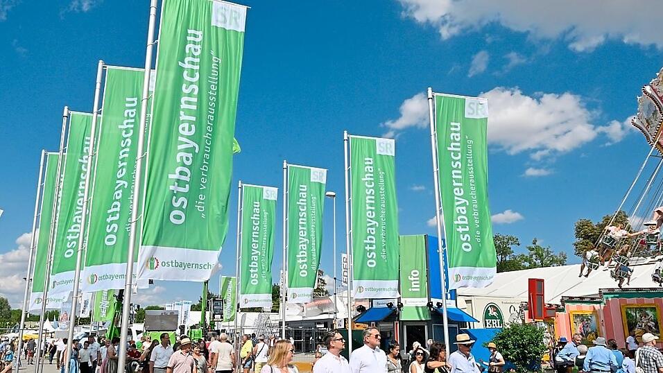 'Niederbayerns Weltausstellung', die Ostbayernschau: Nach zwei Jahren pandemiebedingter Pause konnten 2022 rund 360 000 Besucher verzeichnet werden. 'Niederbayerns Weltausstellung', die Ostbayernschau: Nach zwei Jahren pandemiebedingter Pause konnten 2022 rund 360 000 Besucher verzeichnet werden.