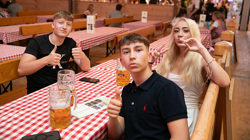 Die Partybilder vom Dienstag, 12. August, aus dem Festzelt Reisinger. Die Partybilder vom Dienstag, 12. August, aus dem Festzelt Reisinger.