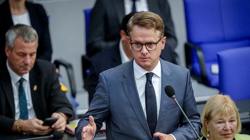 Carsten Linnemann (CDU) will am Mittwoch eigentlich seine Pflegereform ins Kabinett einbringen. (Archivbild) Carsten Linnemann (CDU) will am Mittwoch eigentlich seine Pflegereform ins Kabinett einbringen. (Archivbild)