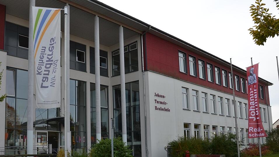 Die Sanierung der Abensberger Johann-Turmair-Realschule ist eines der Projekte, die nach hinten geschoben werden k&ouml;nnten, um im Kreishaushalt wieder freie finanzielle Spielr&auml;ume zu schaffen.