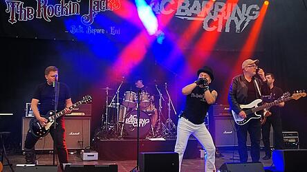 The Rockin&rsquo;Jacks lie&szlig;en bei ihrem Auftritt die Zeltw&auml;nde wackeln.