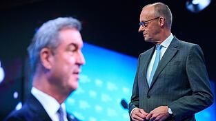 Diese beiden werden beim Parteitag von einer anderen Politikerin in den Schatten gesetellt. Diese beiden werden beim Parteitag von einer anderen Politikerin in den Schatten gesetellt.