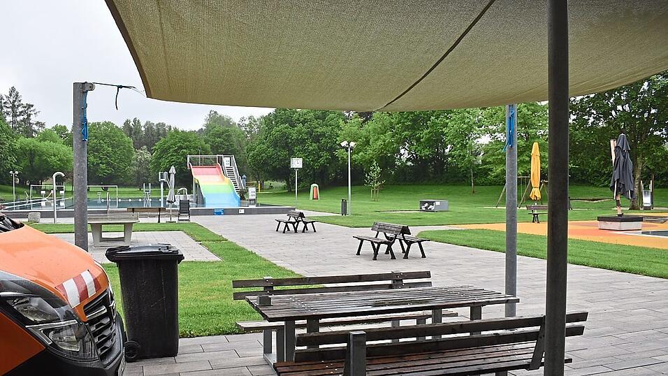 Das Freibad wartet ab dem heutigen Samstag auf die Schwimmer und die Badeg&auml;ste.